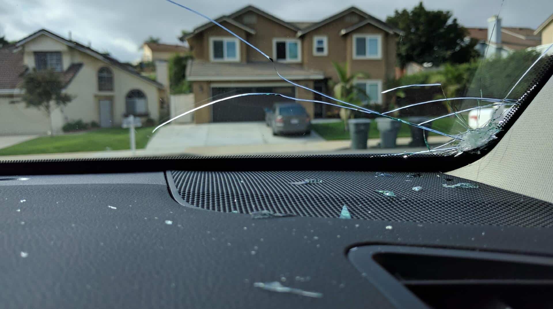 WHEN SHOULD A CRACKED WINDSHIELD BE REPLACED?